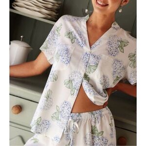 Piyama Top Large L Blue Hydrangeas Pajama Top Button Down Shirt White Blue Women